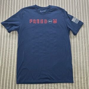 Under Armour Freedom Navy Blue T-Shirt Medium HeatGear Loose Fit Crewneck Mens